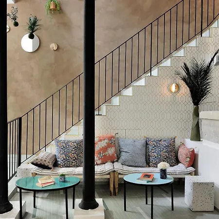 Ostello Caulaincourt Montmartre By Hiphophostels *